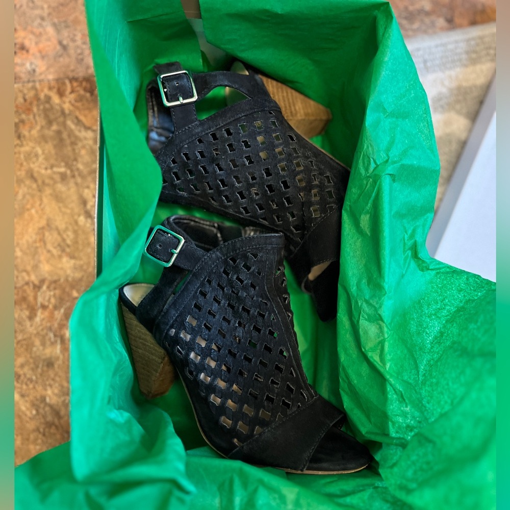 Vince Camuto Size 5 Black Heels